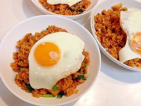 いくらでも食べられそう☆挽肉とニラのキムチ炒飯